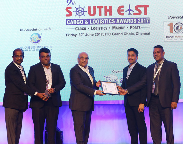 Team receiving NVOCC award 2017 from SECC